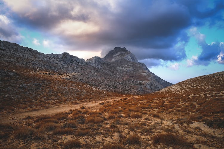 Winter Hiking Essentials: Preparing for the Cold thumbnail