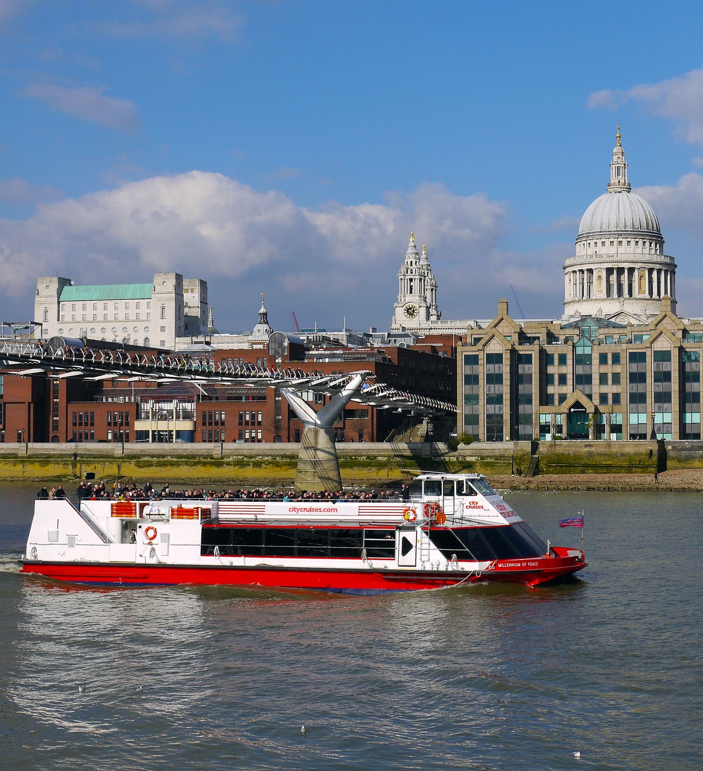 Thames river cruise