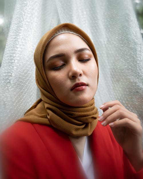 Free Woman Wearing Hijab Stock Photo