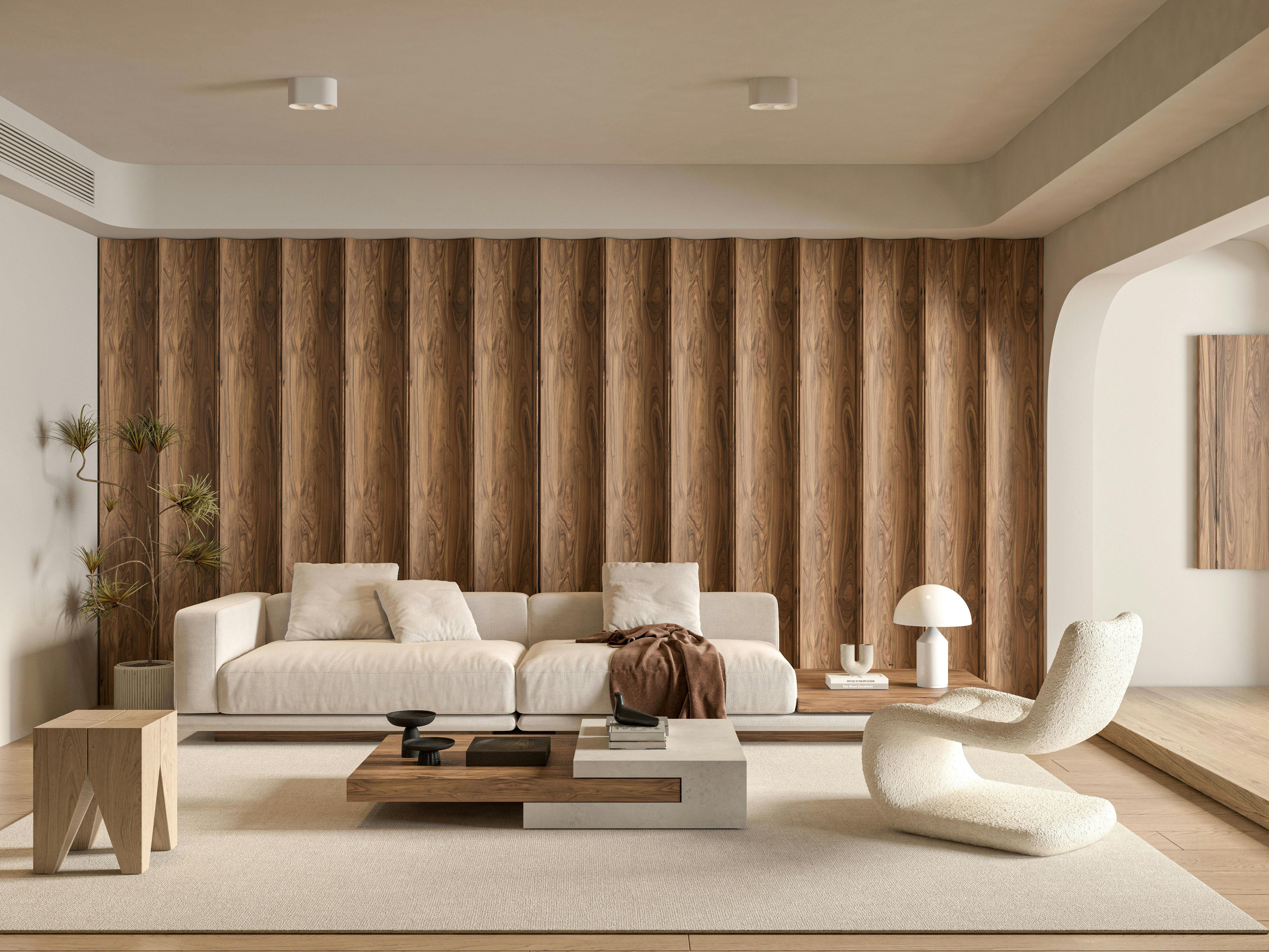 Domowy kącik do nagrań z panelami akustycznymi, biurkiem i ciężkimi zasłonami w jasnych beżach