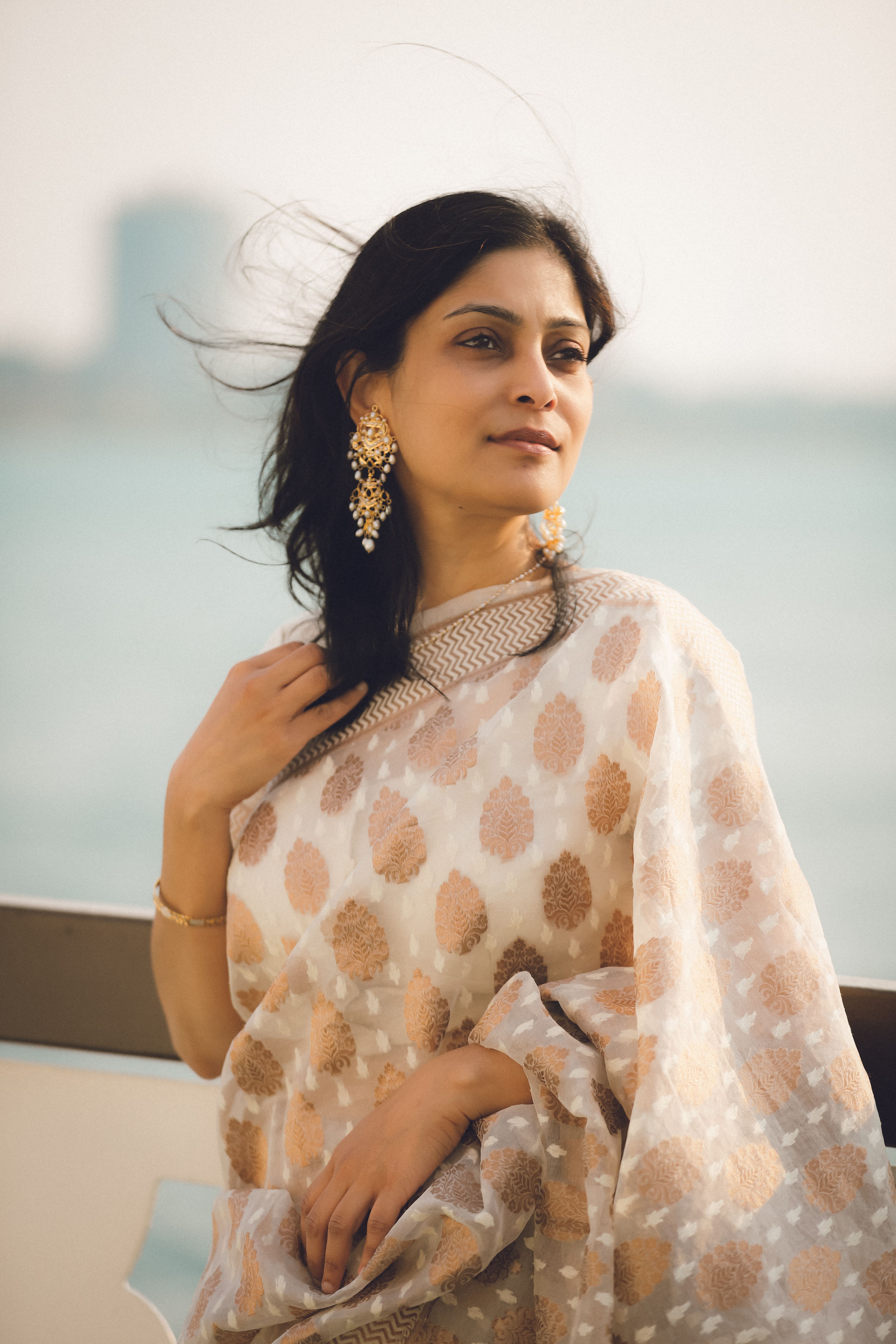 A woman in a sari posing for the camera · Free Stock Photo
