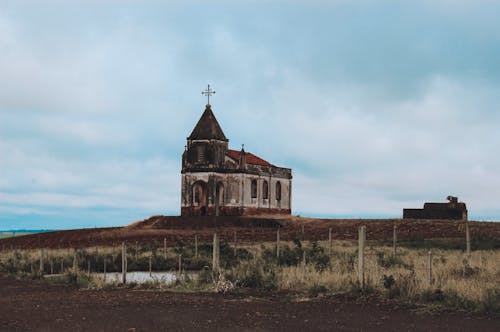 無料 灰色と栗色の大聖堂の写真 写真素材