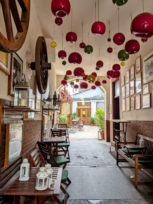 Arsitektur Unik: Perpaduan Modern dan Tradisional Arsitektur Unik: Perpaduan Modern dan Tradisional