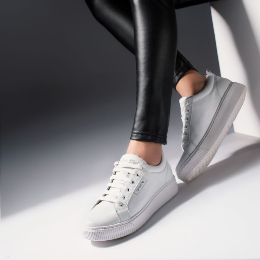 Sneaker studio shot by José Martin Segura Benites on Pexels