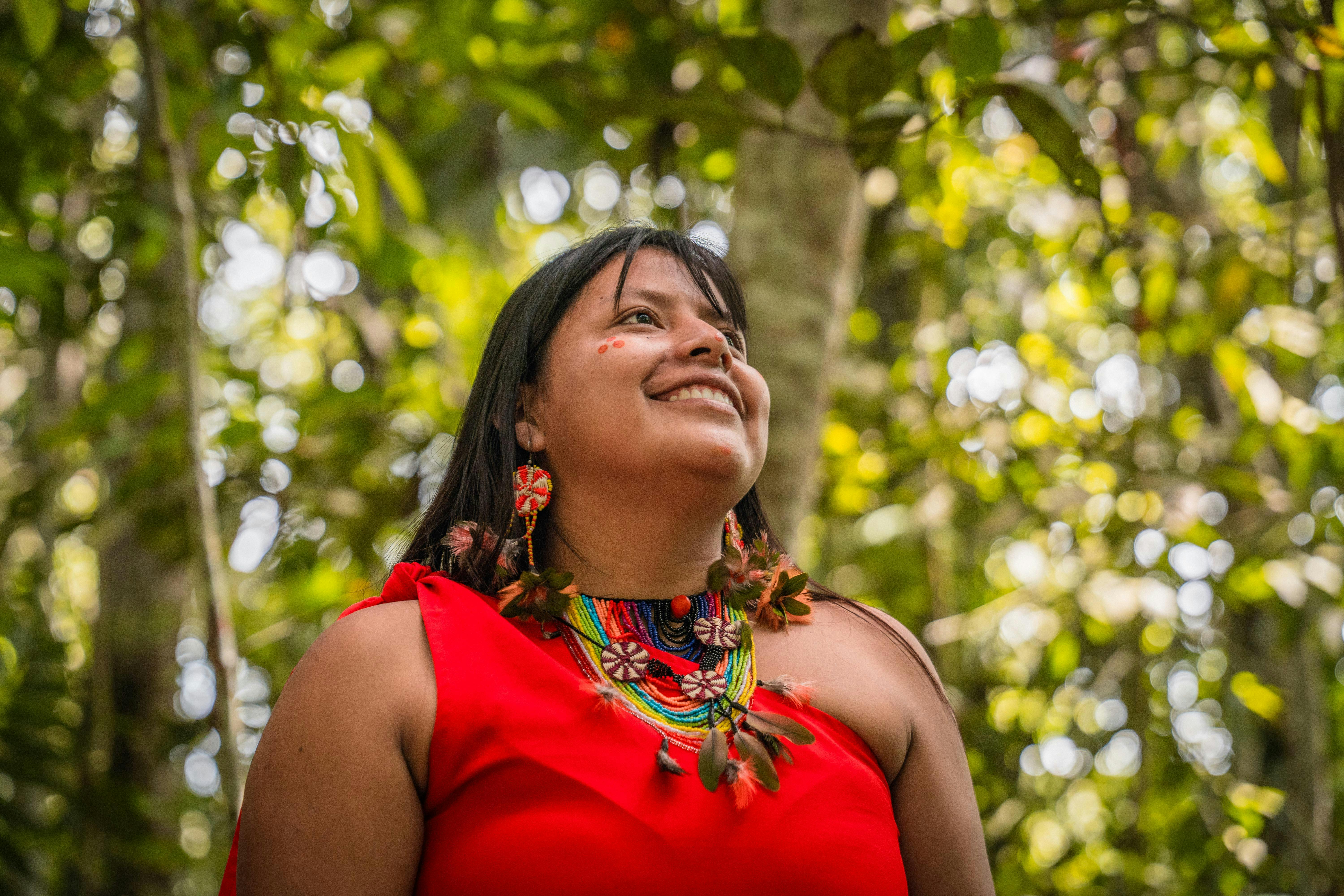 A close-up of a gold-plated stainless steel necklace and earrings, showcasing their lasting shine without tarnish.