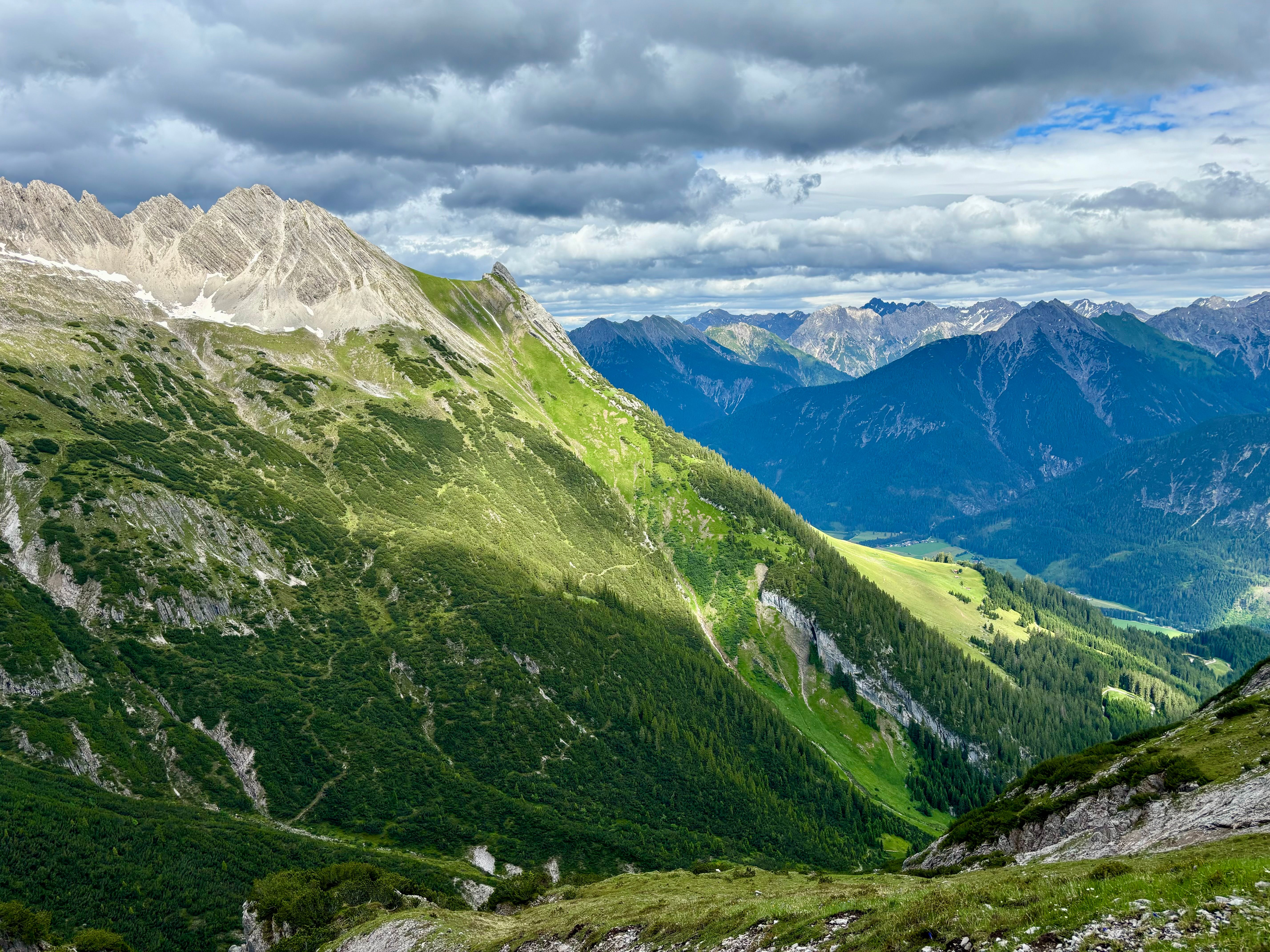 Intensive Alpenwanderung durch unberührte Natur