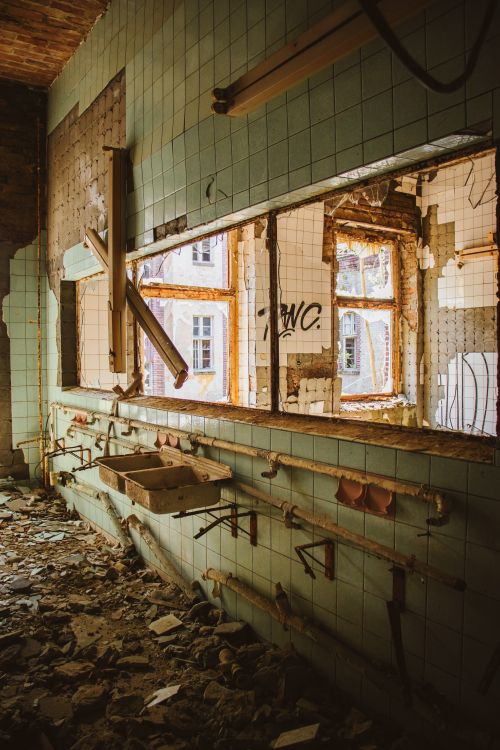 Free Explore the decaying beauty of an abandoned bathroom in Beelitz, Germany, captured in detail. Stock Photo