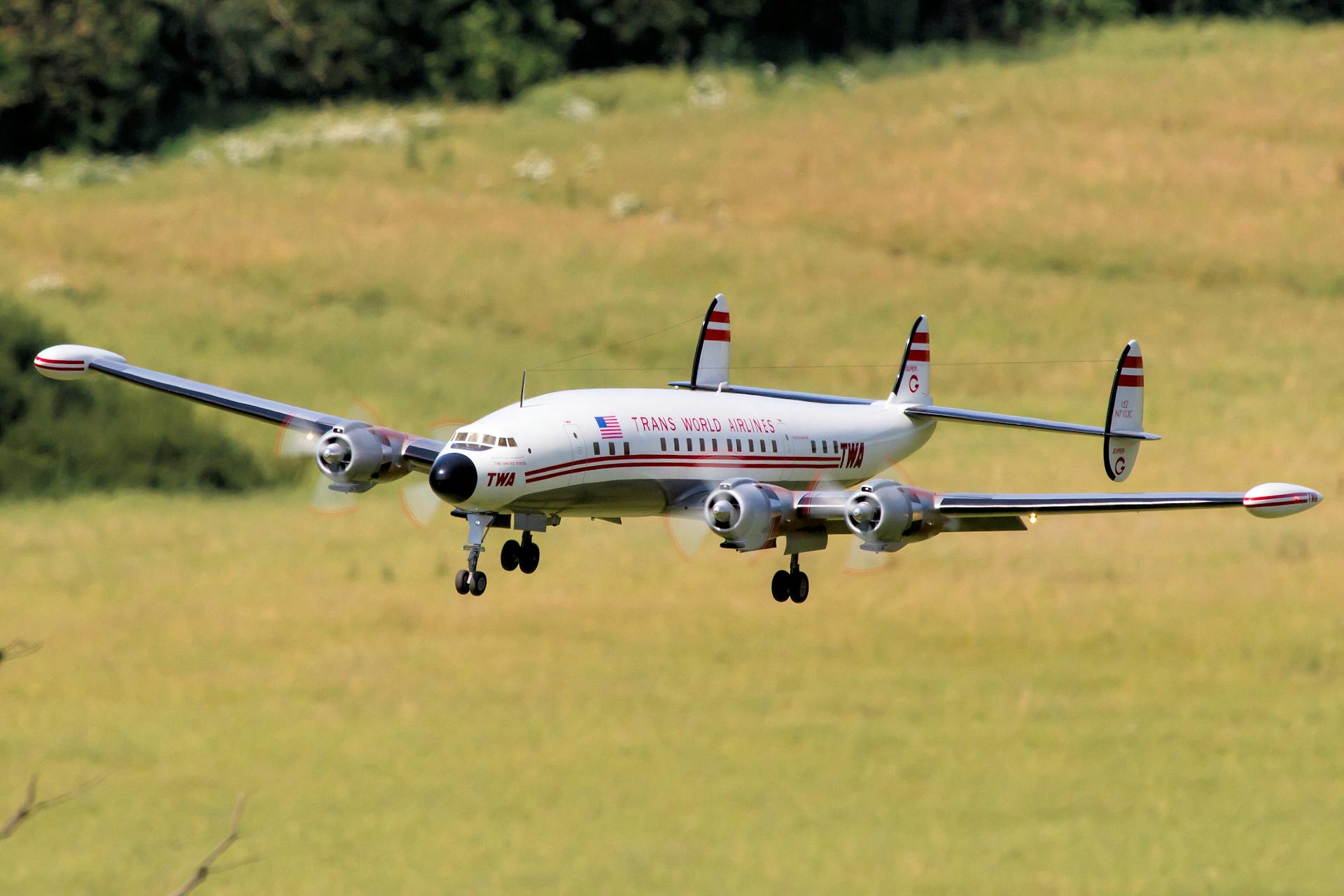 Flying RC Model of Lockheed L-1049 Super Constellation