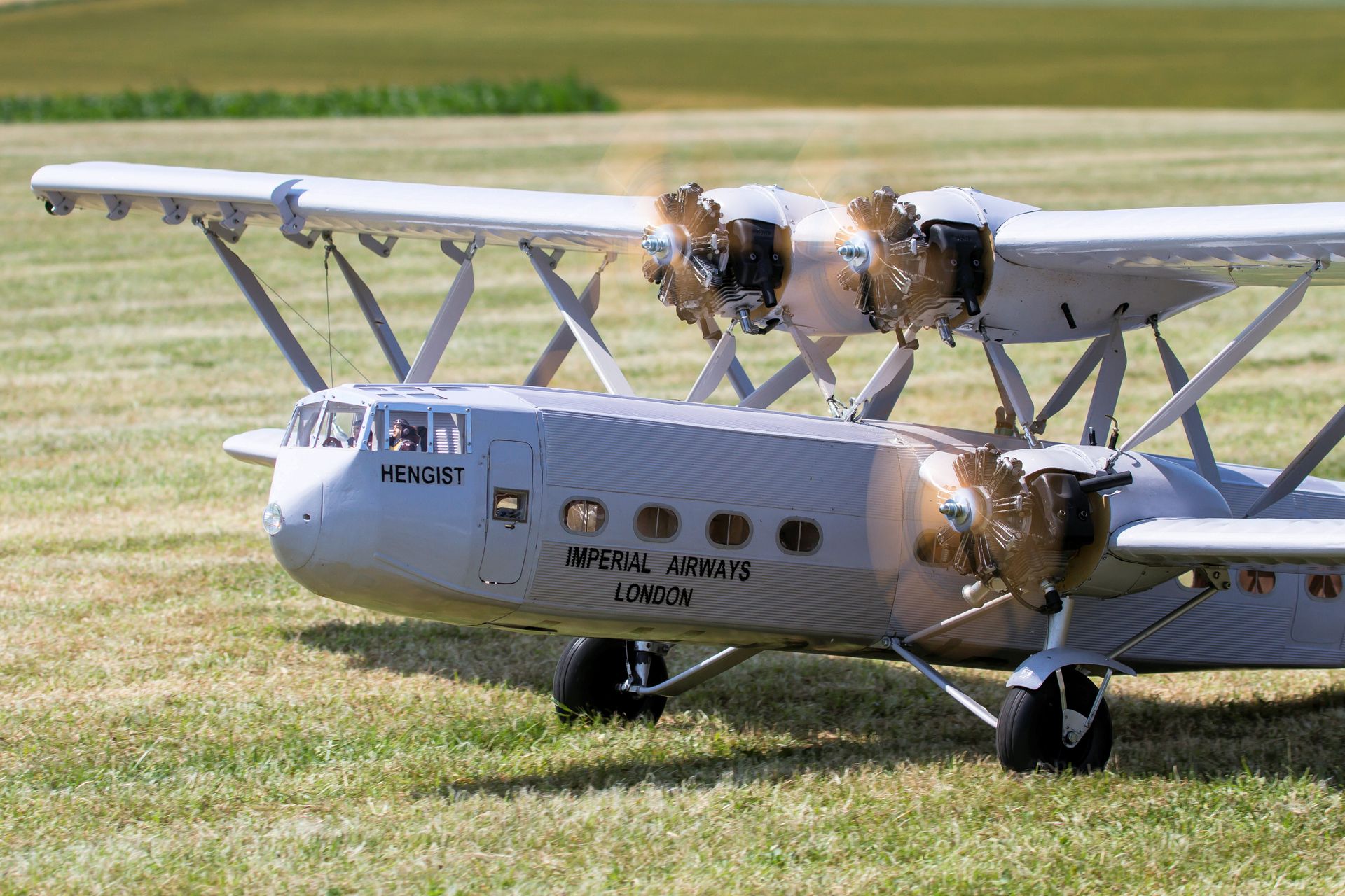 Model of Handley Page HP 42