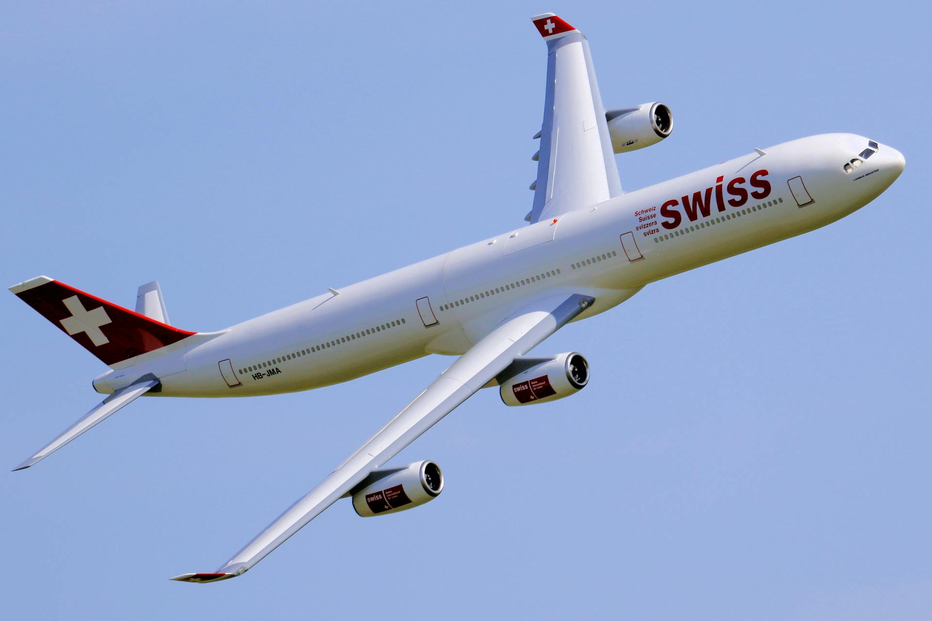 Flying Airbus A340 RC Plane in Swiss International Air Lines Livery