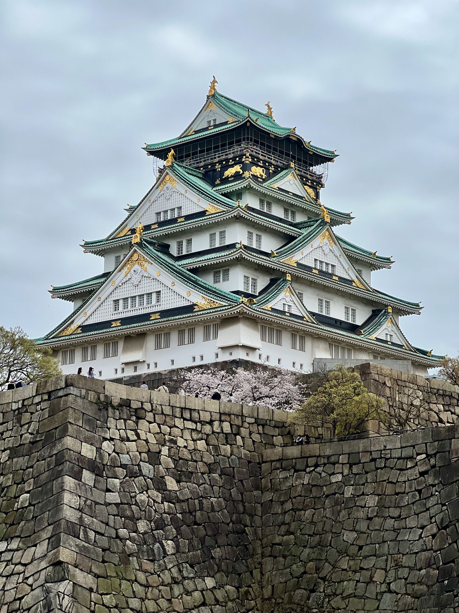 大阪城公園と天守閣を見学