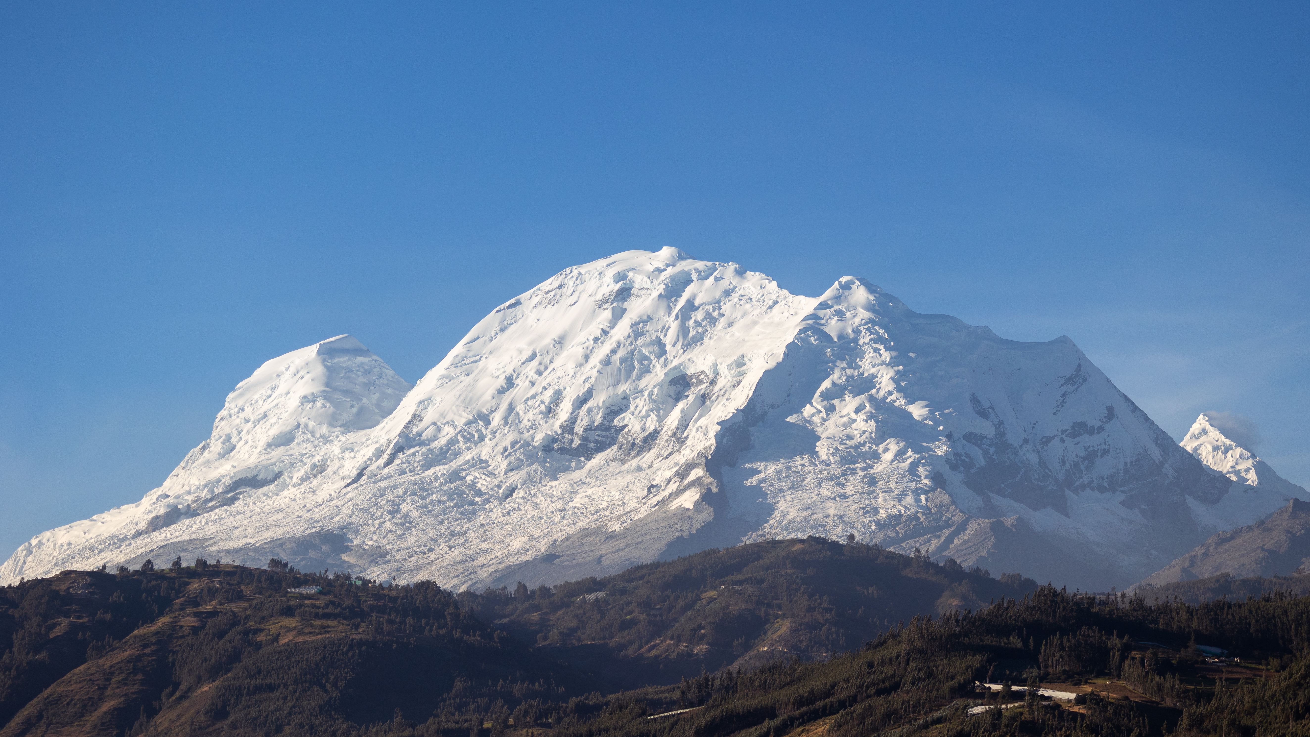 Snowcapped Mountains in Cordillera Blanca · Free Stock Photo