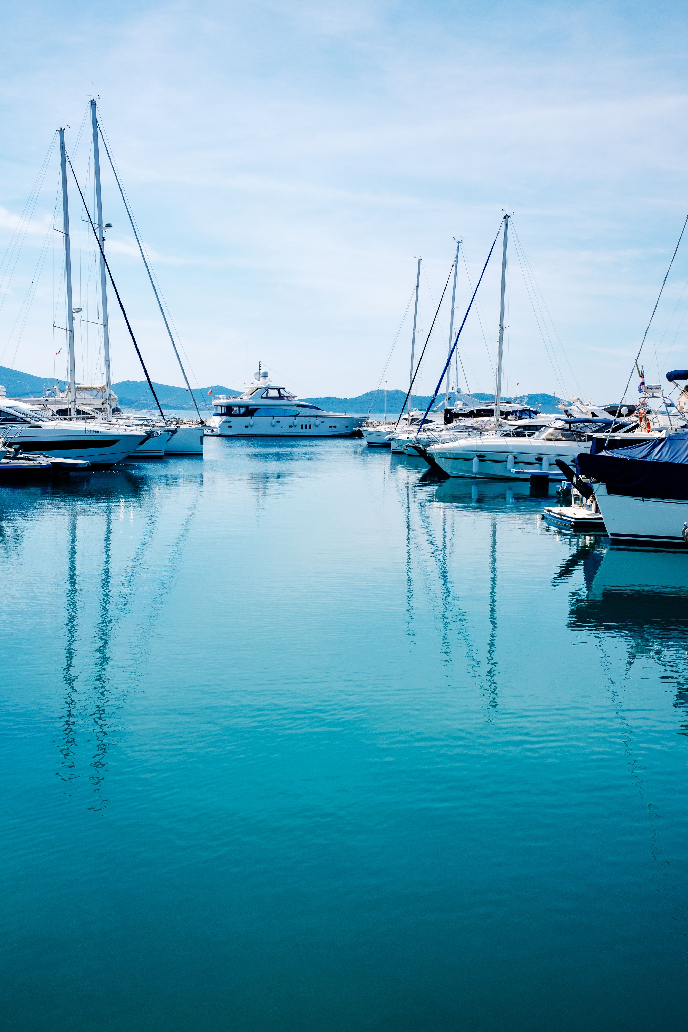A marina with many boats docked in the water · Free Stock Photo