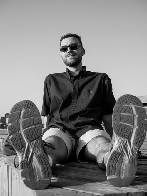 Free Stylish man with sunglasses and sneakers enjoying a sunny day in Kazan, Russia. Stock Photo