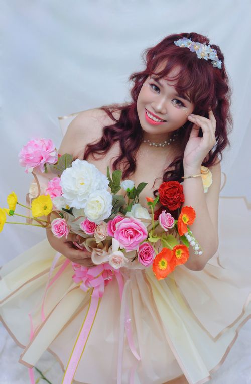 Free Charming image of a bride with a colorful bouquet, showcasing vibrant floral arrangement and bridal elegance. Stock Photo