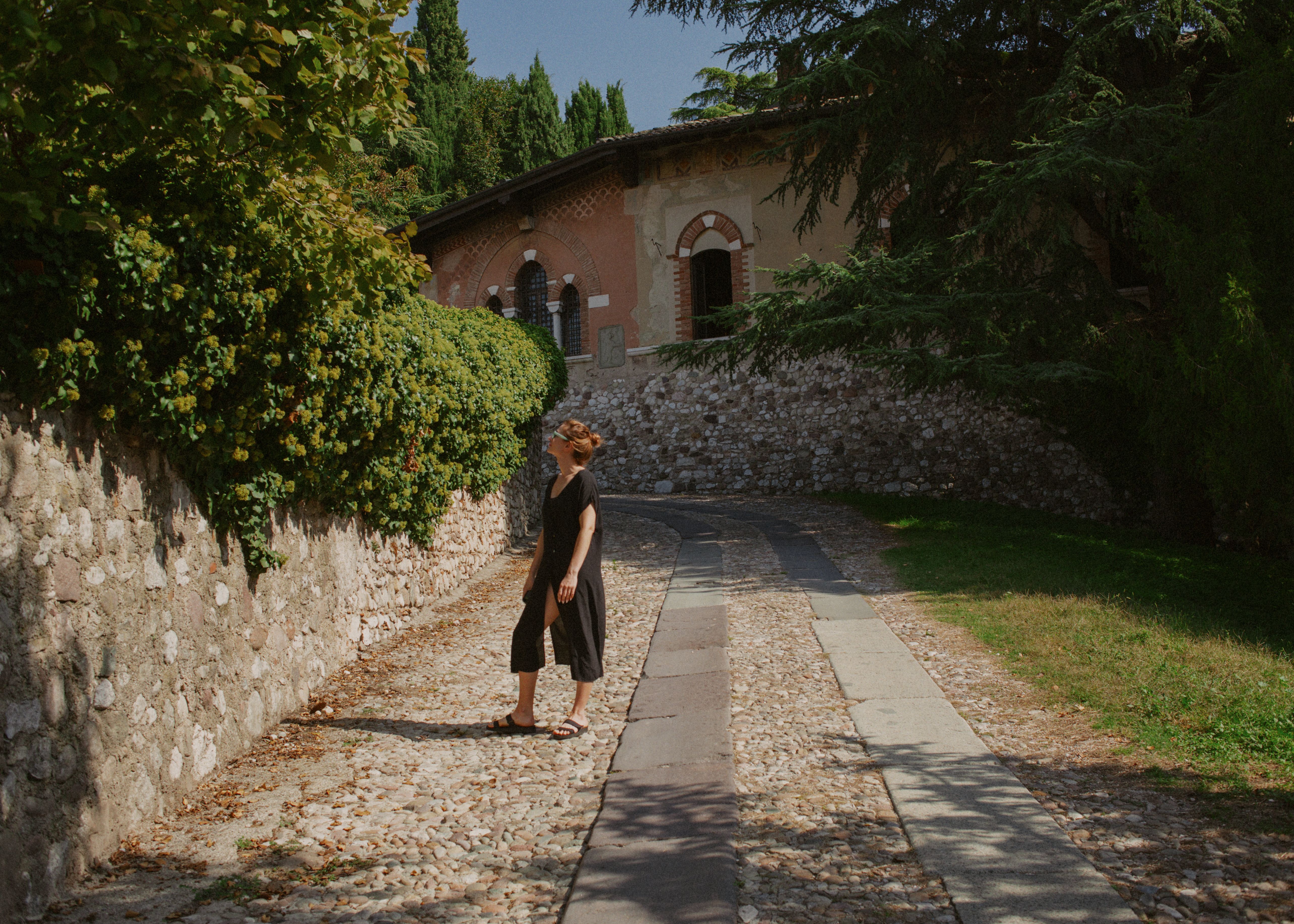 linen outfit travel cobblestone