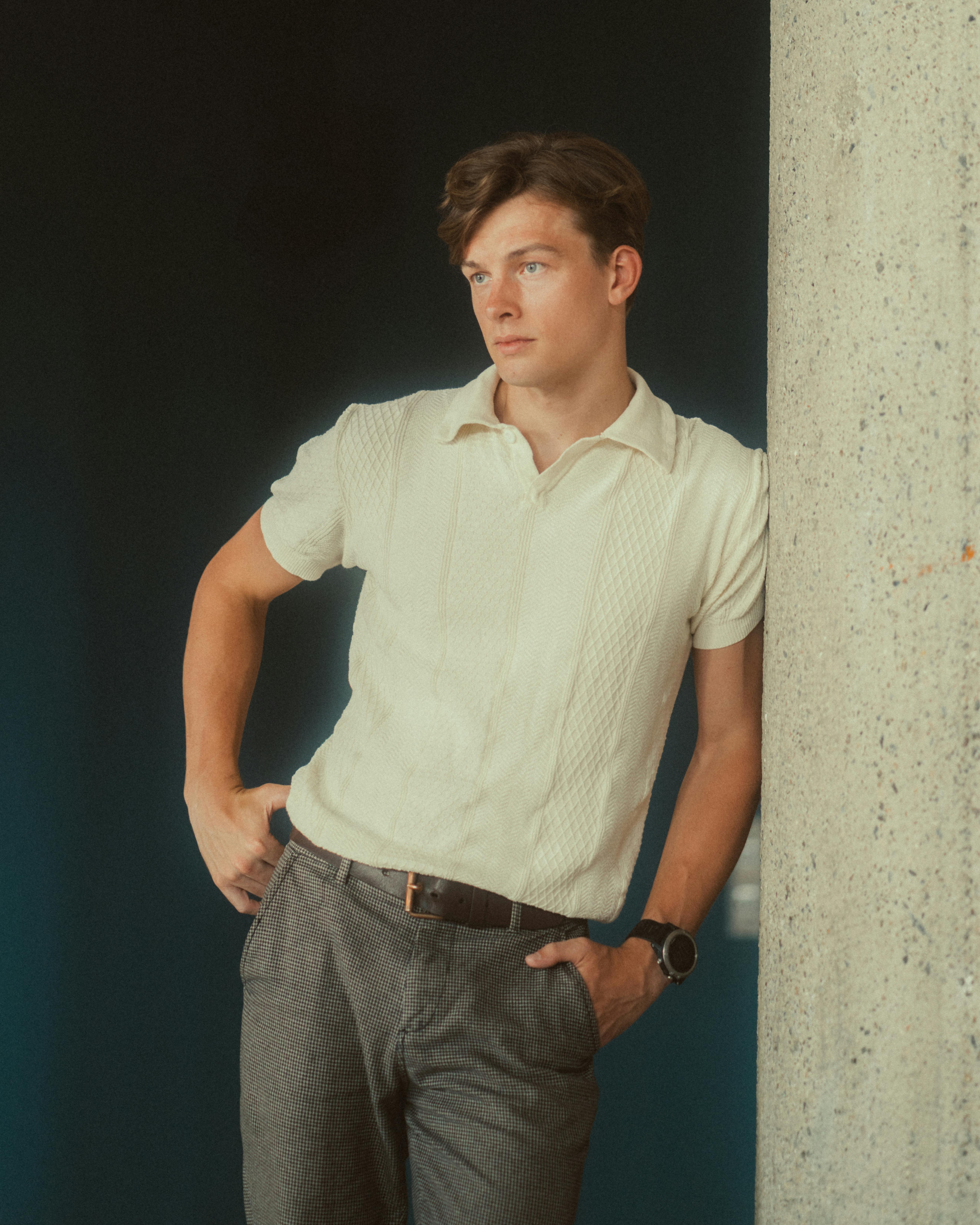 polo dentro del pantalon hombre