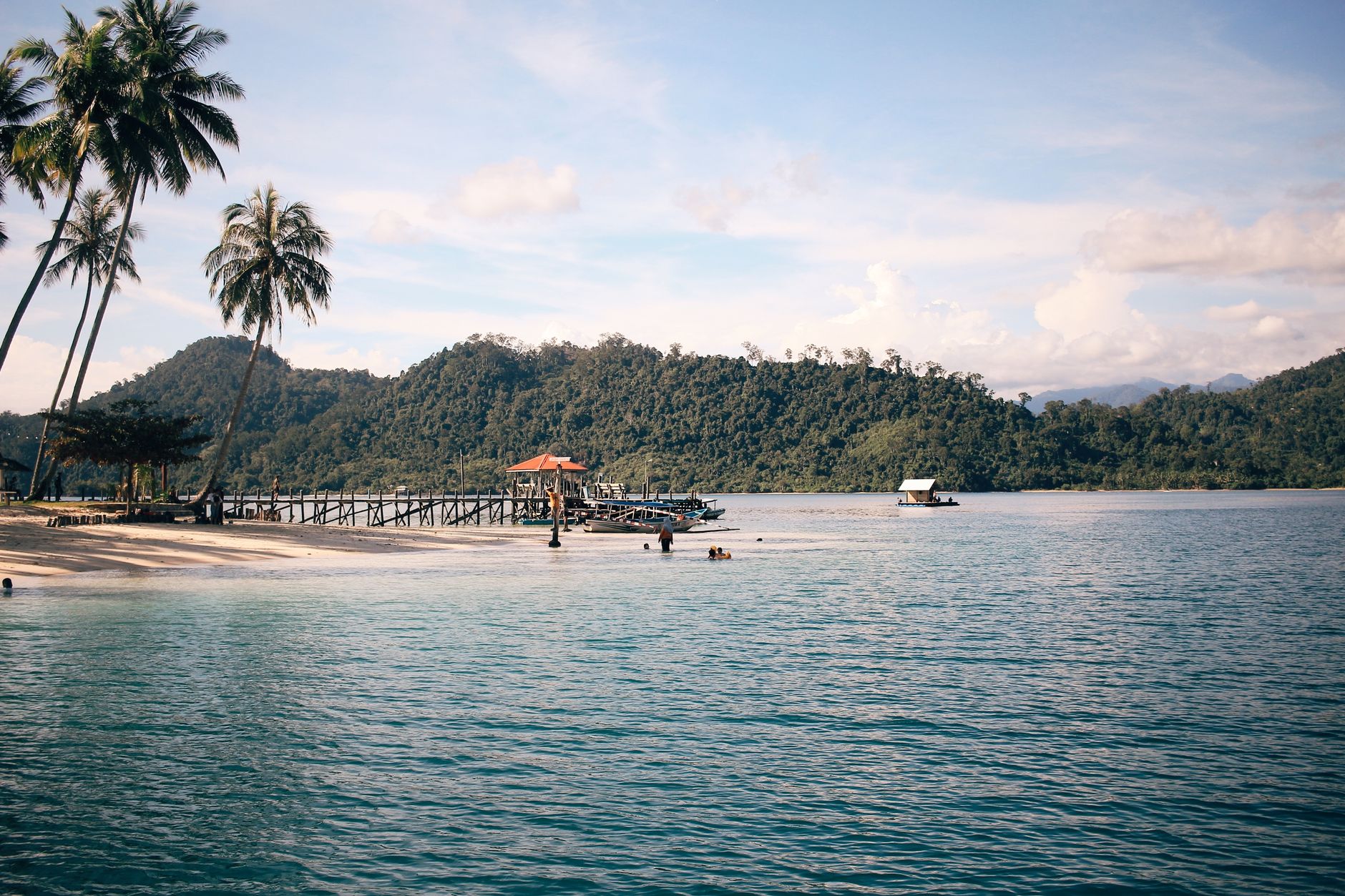 Pantai Ora Seram Maluku: Surga Tersembunyi yang Wajib Kamu Kunjungi