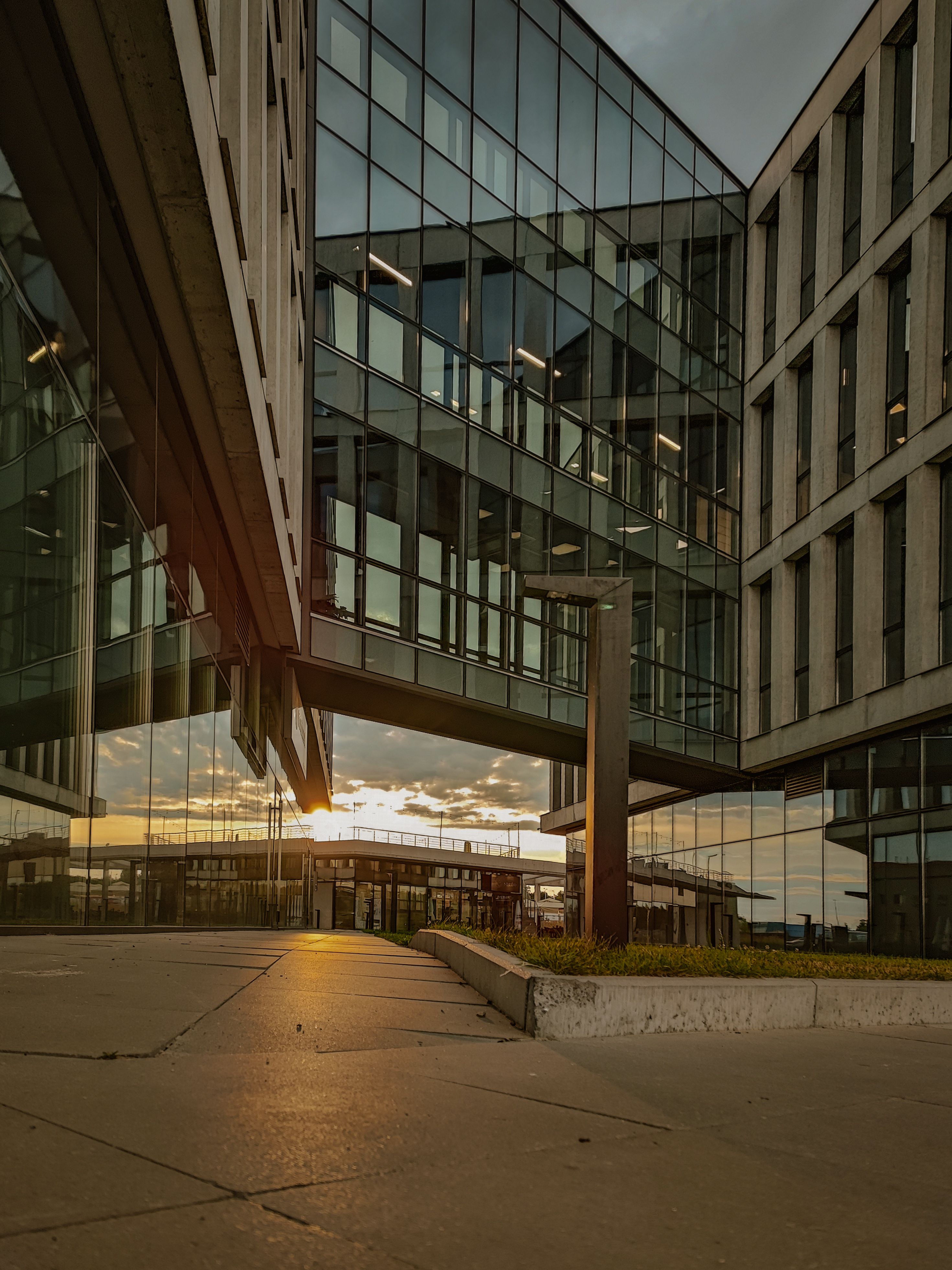 Modern Building at Sunrise · Free Stock Photo
