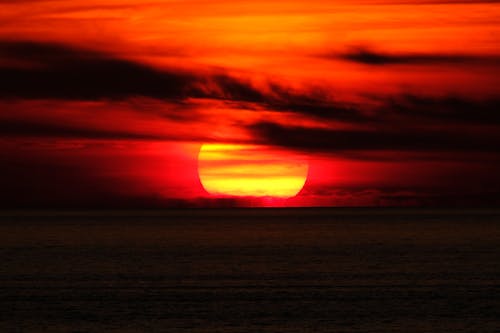 Zdjęcie Red Sky Podczas Złotej Godziny