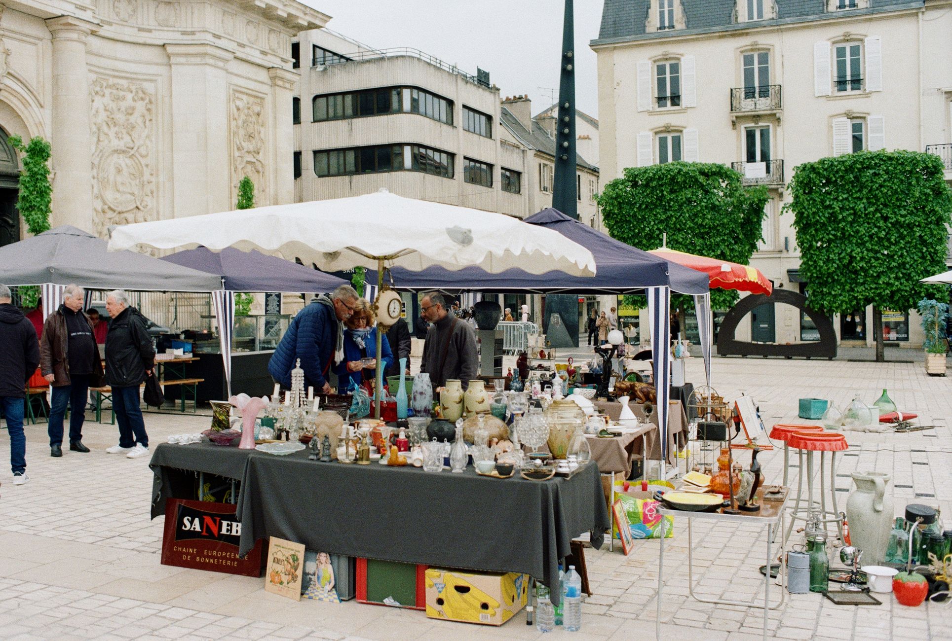 Daniëlle (56) plant vakanties rond brocante markten