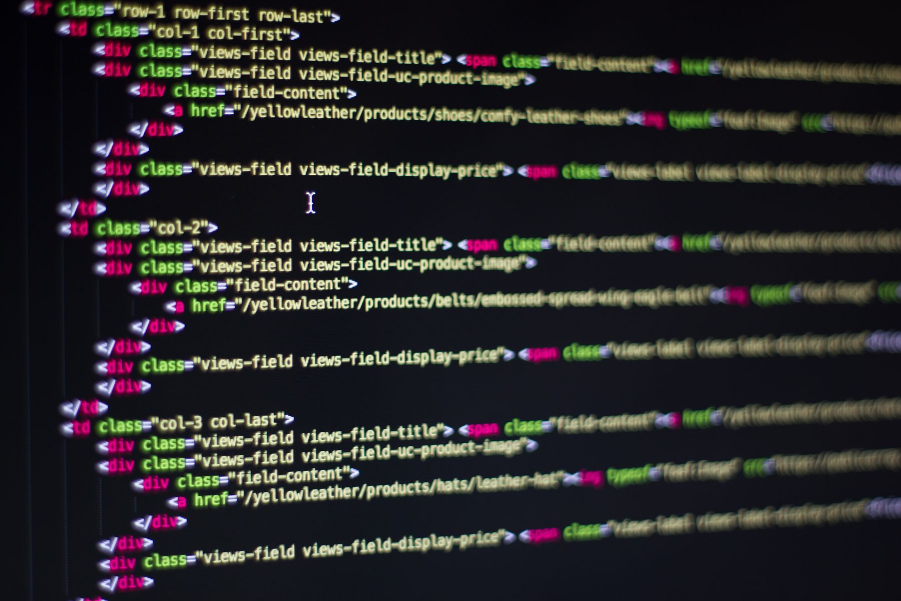 Pantalla con el código de una web corporativa desarrollada en WordPress