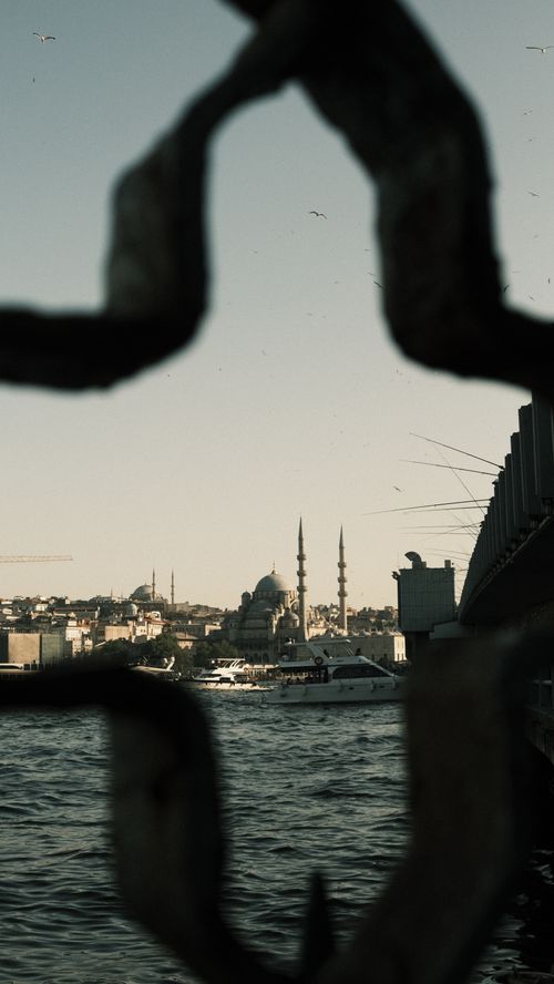 Free Scenic view of Süleymaniye Mosque framed by a balustrade, Istanbul, Türkiye. Stock Photo