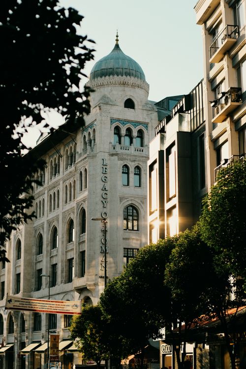 Free Historic building with ornate dome in Istanbul, Türkiye, captured at sunset. Stock Photo