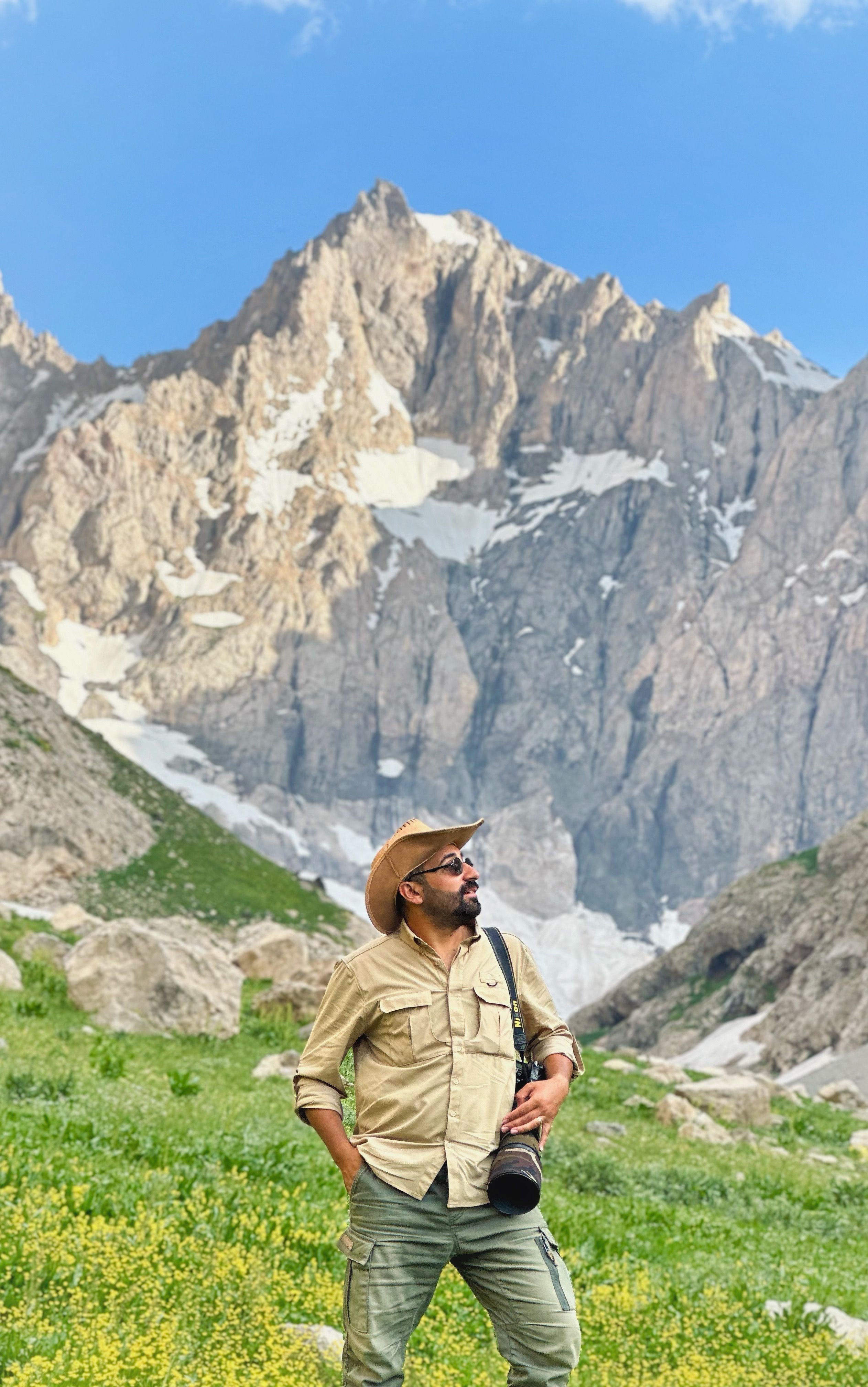 A man explores the rugged mountains of Hakkari, Türkiye in summer.