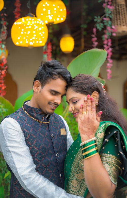 Free A joyful Indian couple in traditional attire celebrating their wedding in Pune. Stock Photo