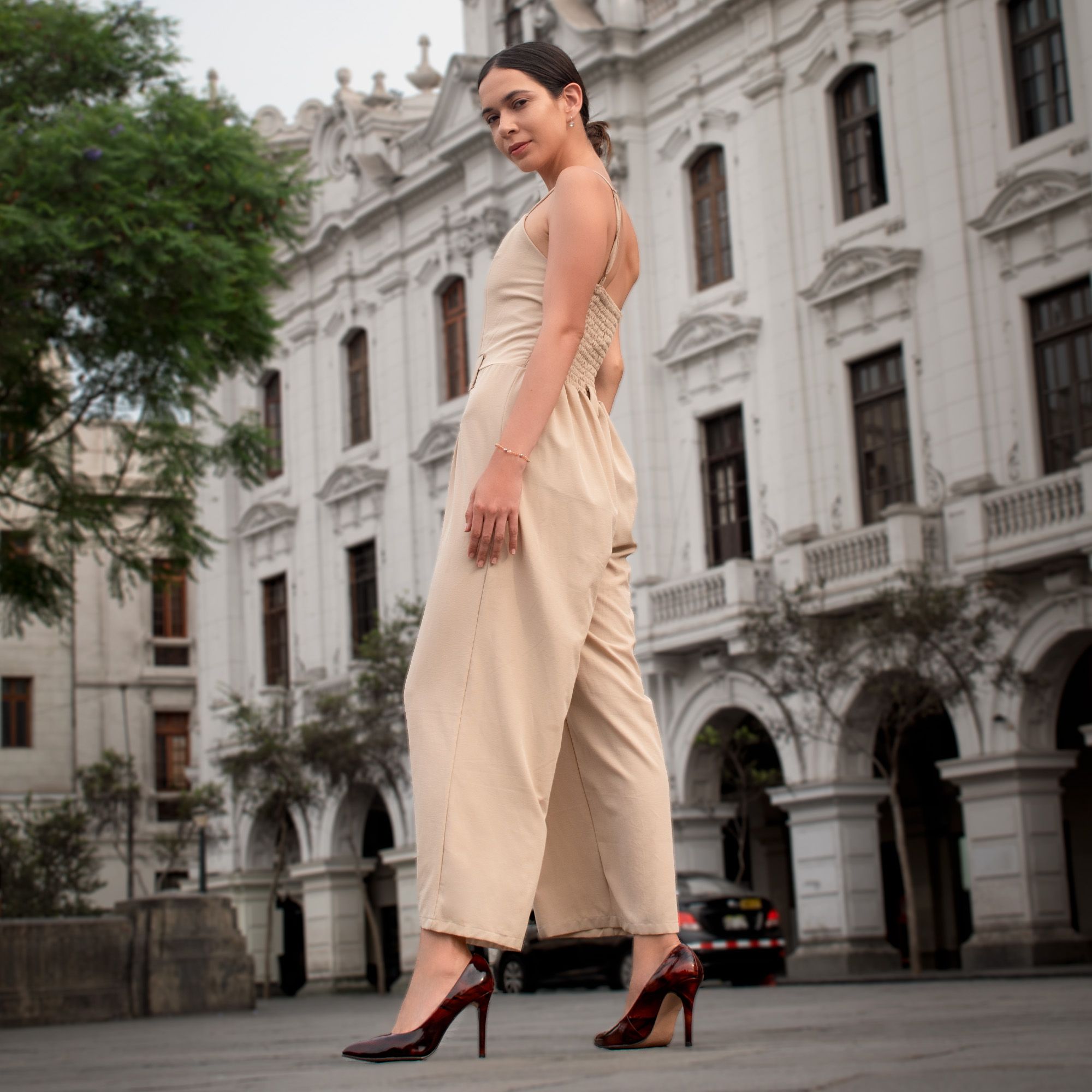 full body women using culottes