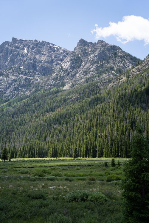 Free A beautiful view of rugged mountains and lush valley in Pinedale, Wyoming. Stock Photo
