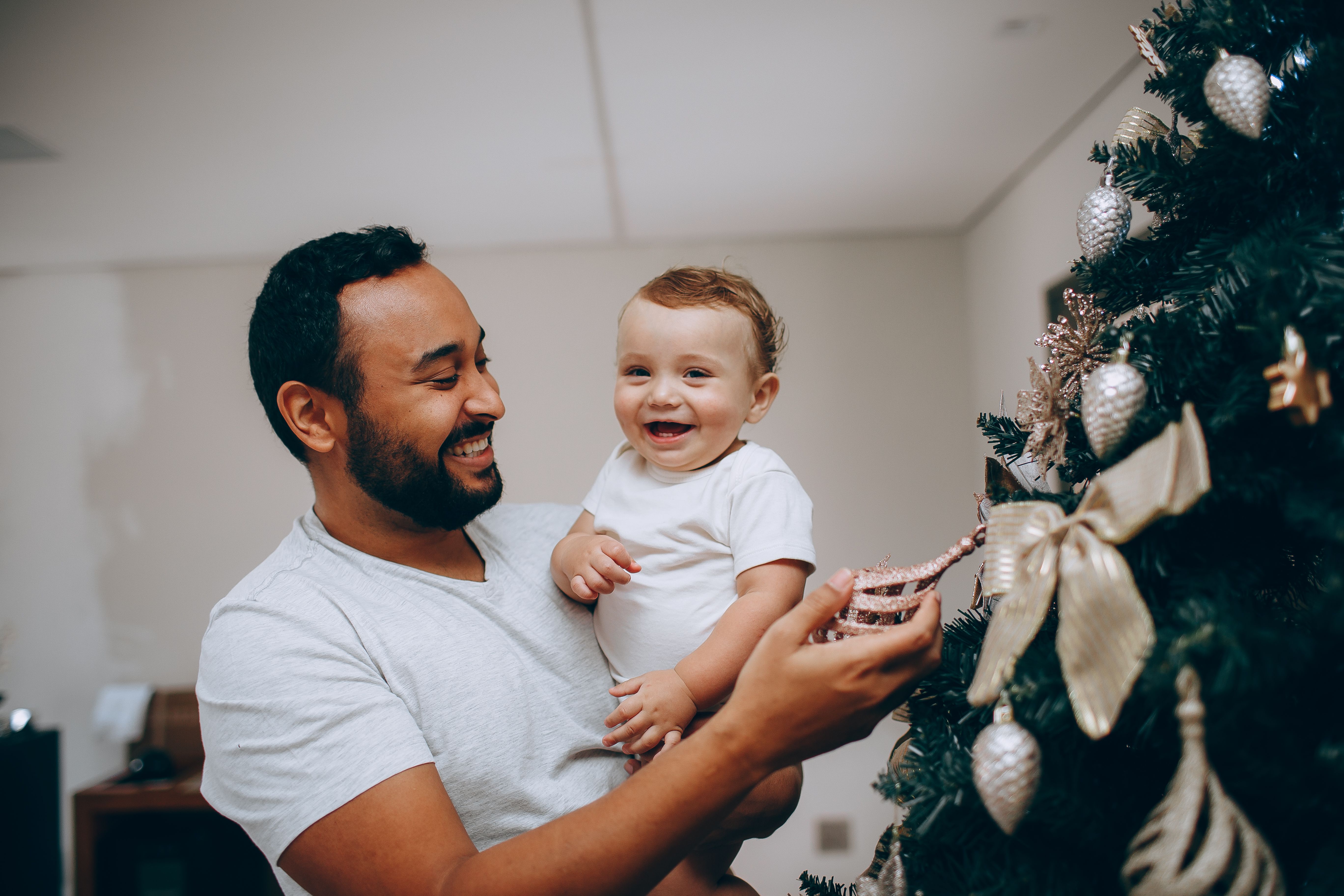 Father holding baby son — supporting your baby's development at 3–6 months