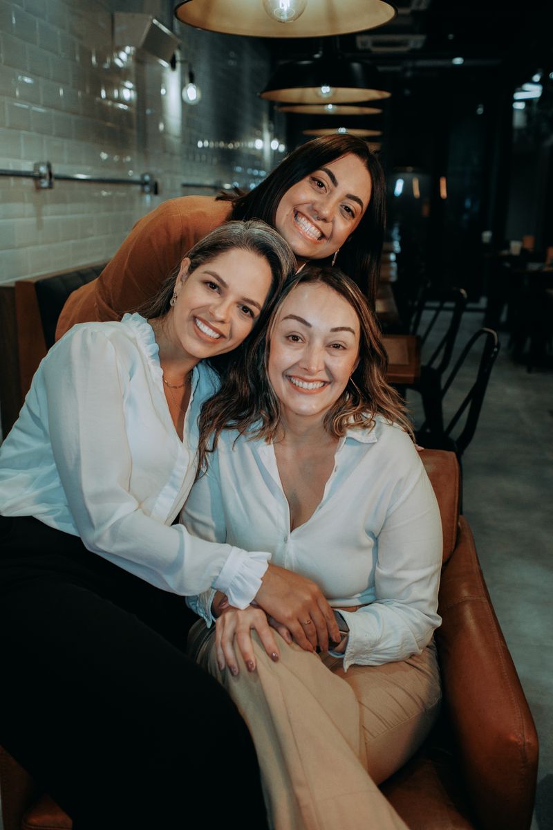 Mulheres reunidas compartilhando um momento