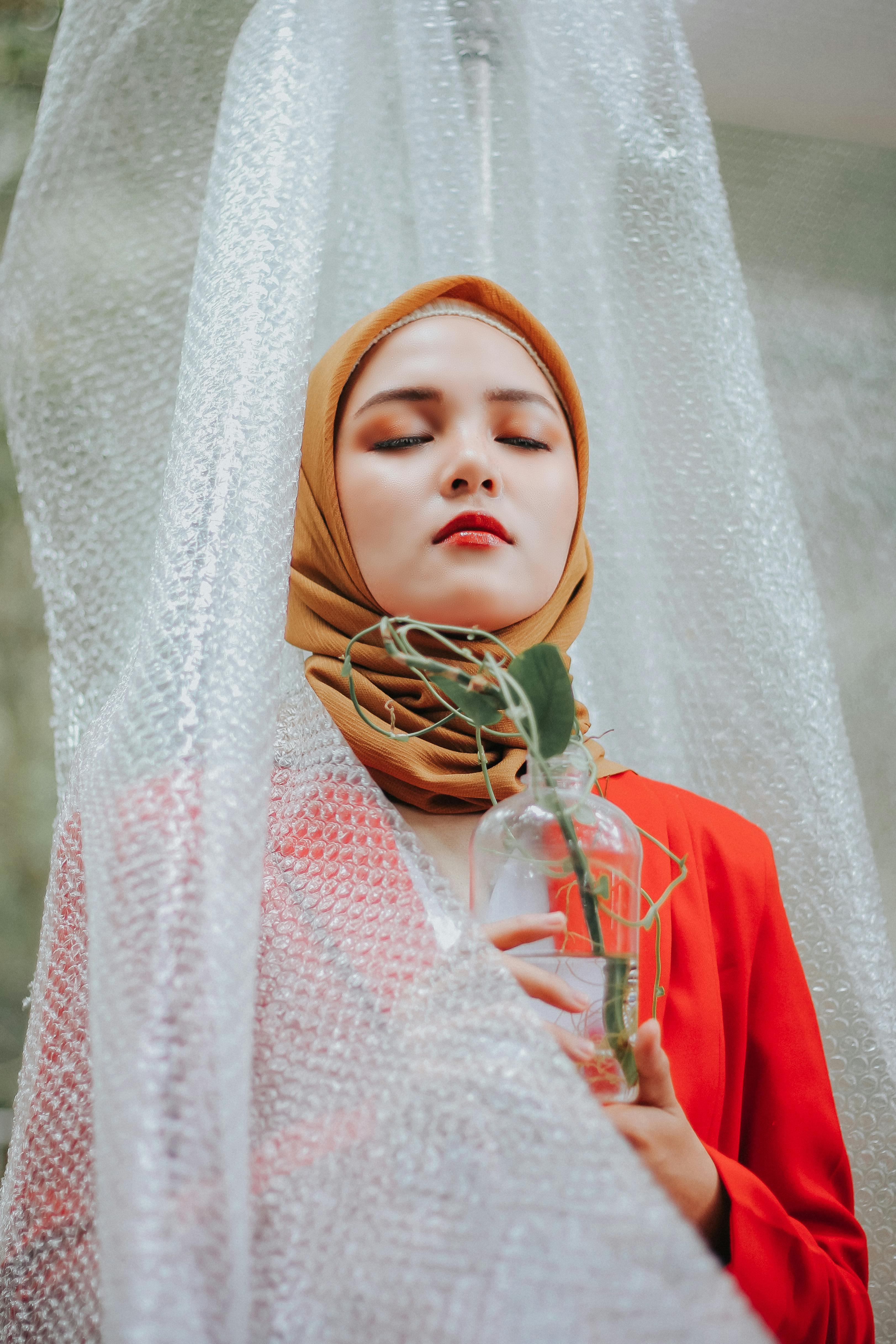 Why do people like bubble wrap so much?