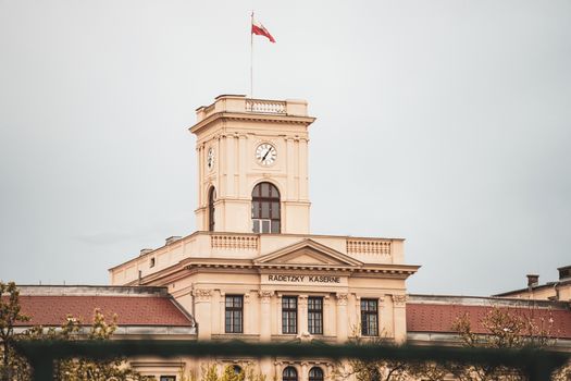 Guvernul a aprobat trecerea unor bunuri ale MApN din domeniul public în privat
