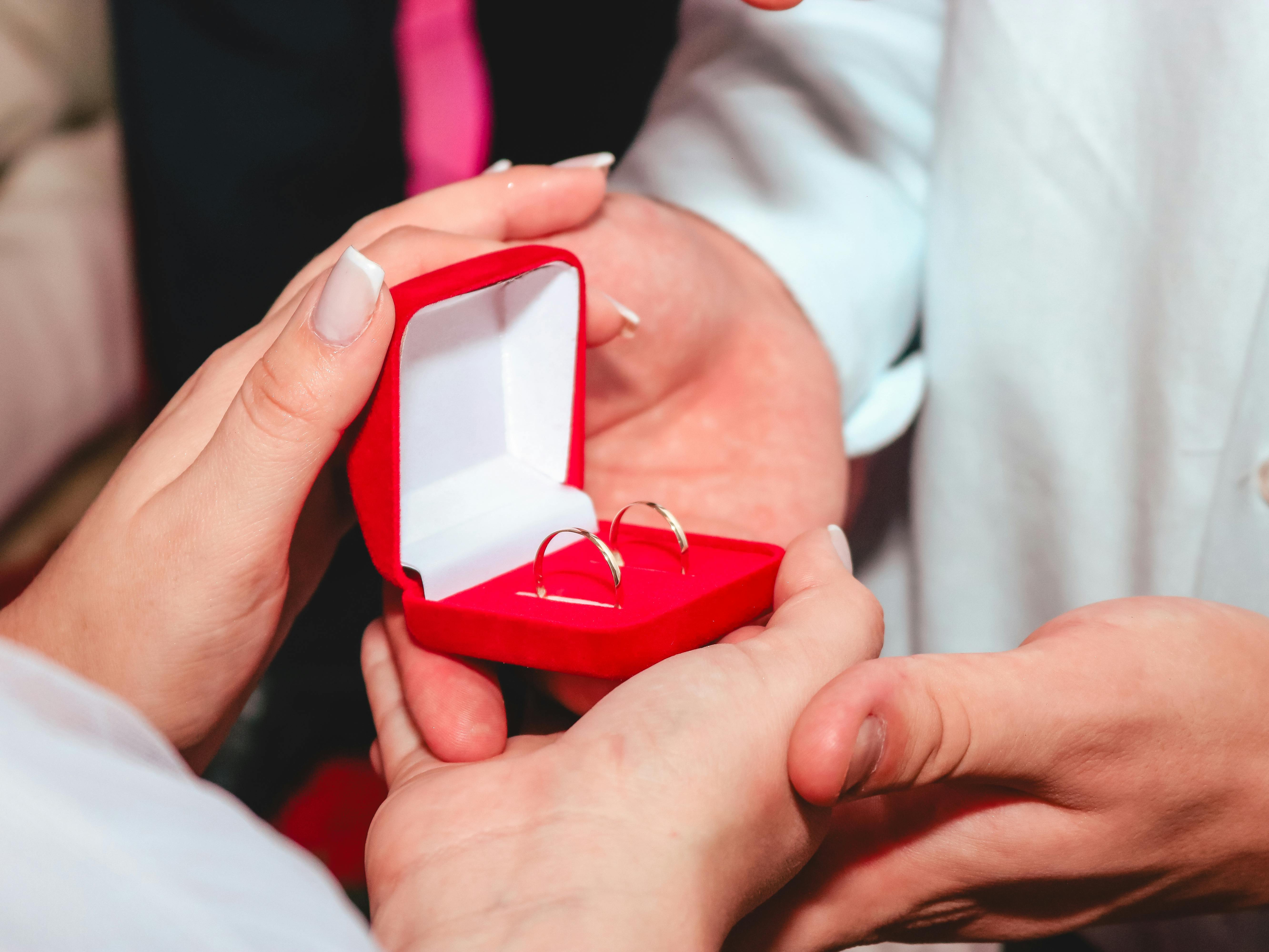 Downtown wedding event gives couples relaxed way to plan their big day — Photo by Patrick Alves Fotografias on Pexels