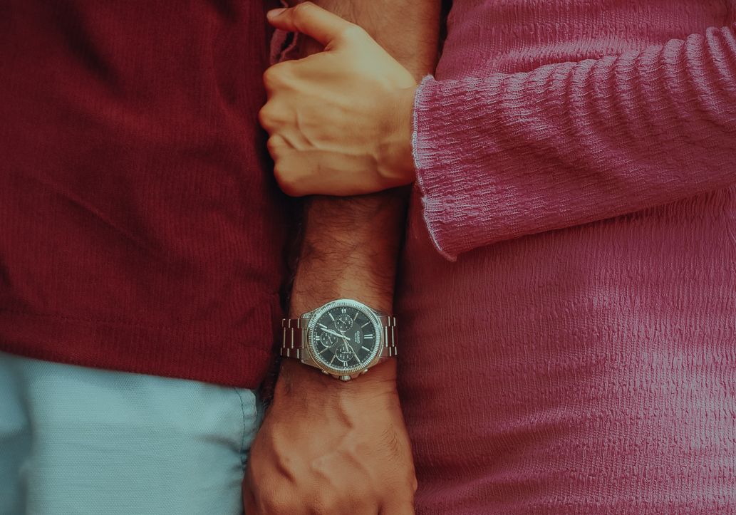 Online dating: starting a conversation on a niche platform