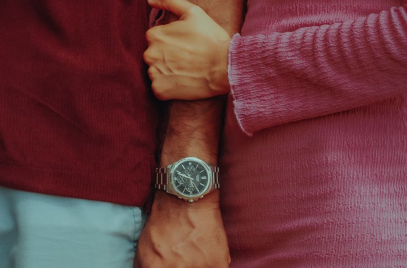 Online dating: starting a conversation on a niche platform