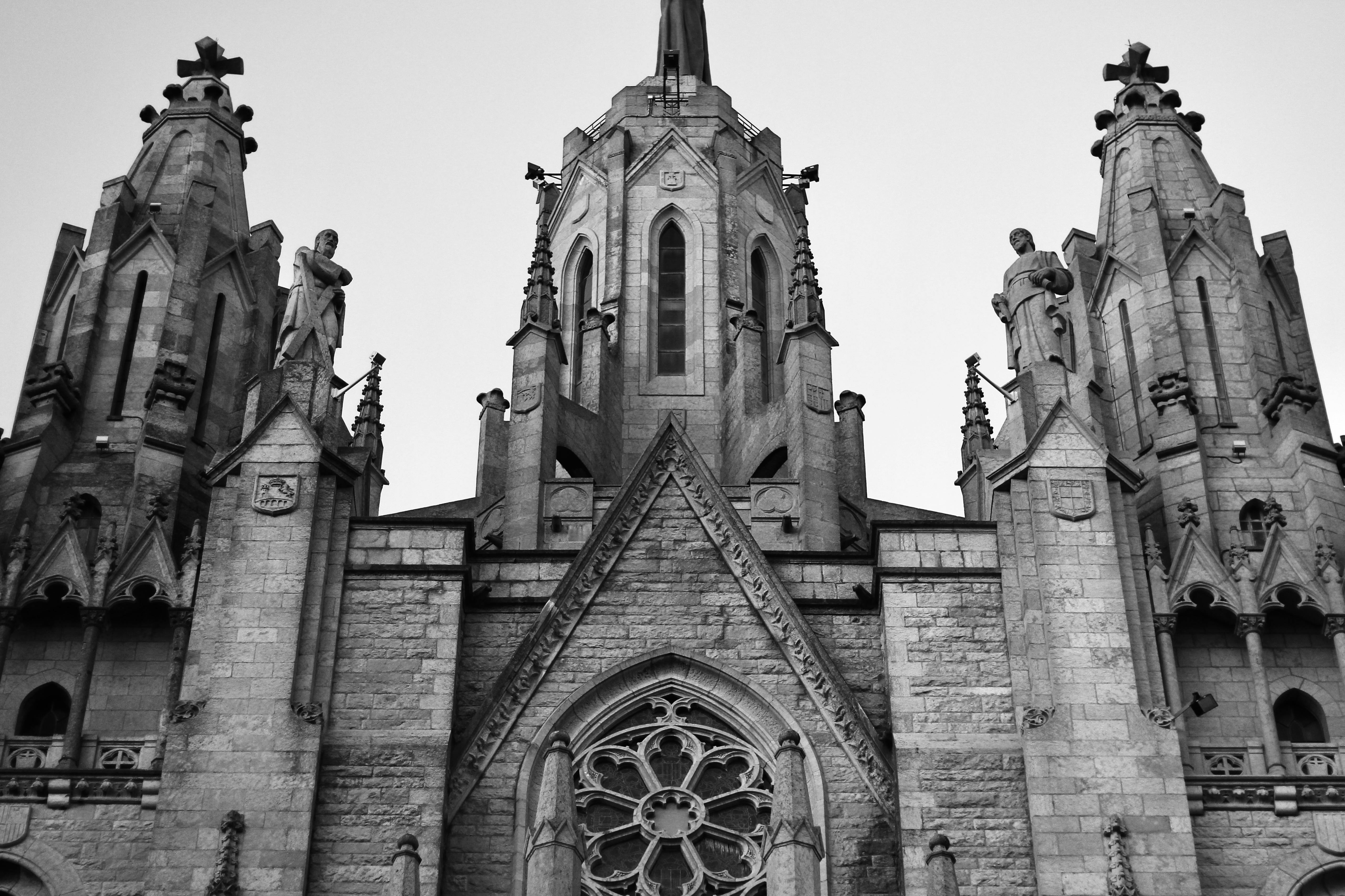 black and white photo of the temple expiatori del sagrat cor barcelona spain