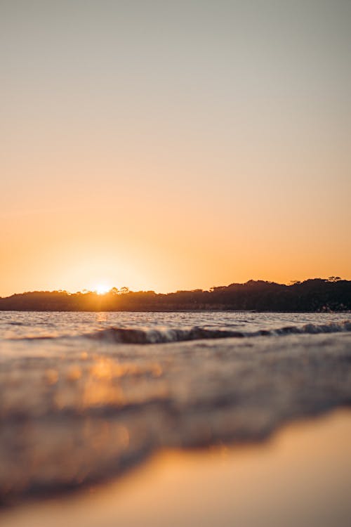 日落海滩的风景照片