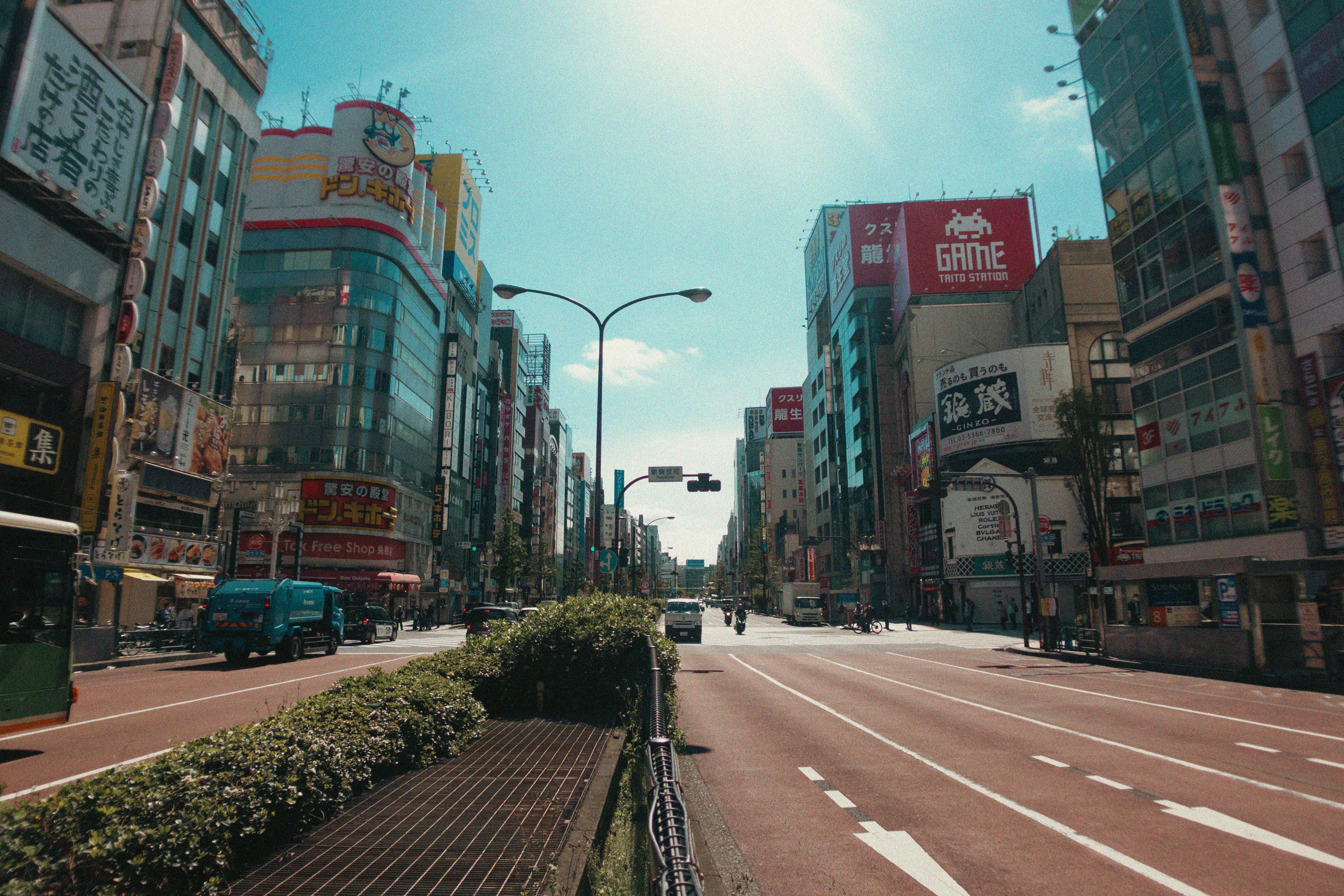 Downtown City Street on a Sunny Day · Free Stock Photo