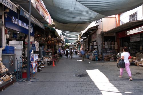 Free Captured scene of a busy outdoor market in İzmir, showcasing local commerce and daily life. Stock Photo