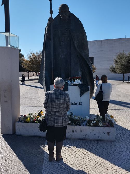 Free old  lady praying to joao paulo Stock Photo
