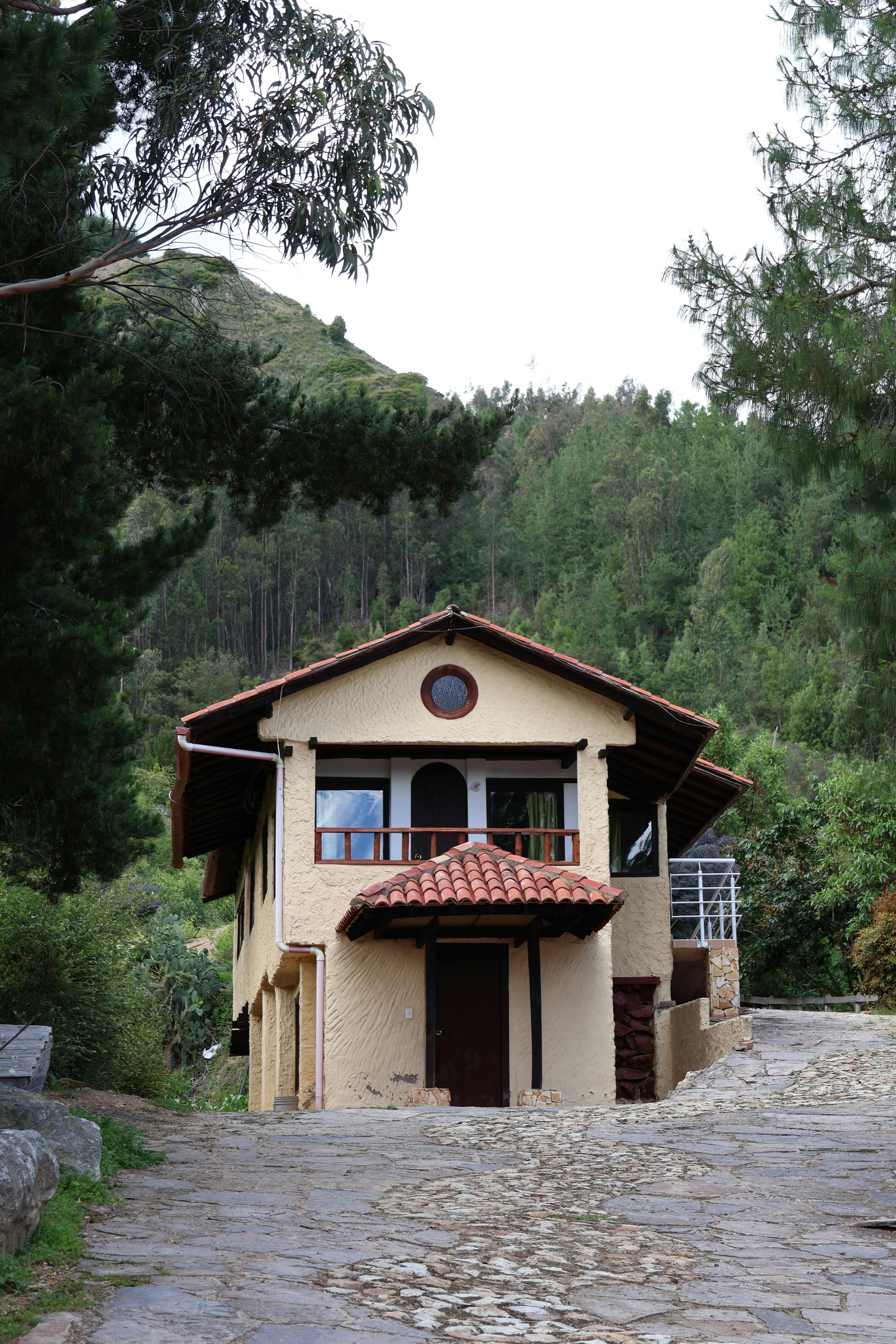 A charming rustic cabin nestled in the lush greenery of Iza, Colombia.