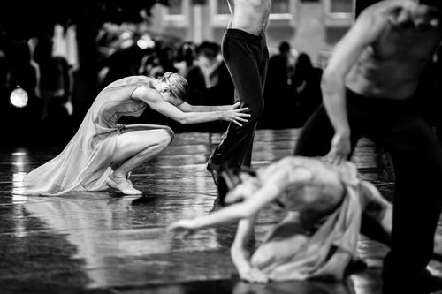 Free Captivating black and white dance performance showcasing elegant movements. Stock Photo
