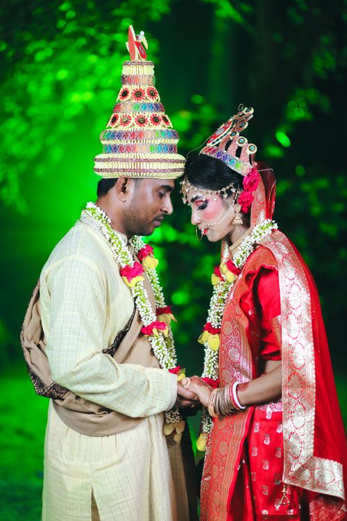 Free Traditional Indian wedding couple in cultural attire during their ceremony. Stock Photo