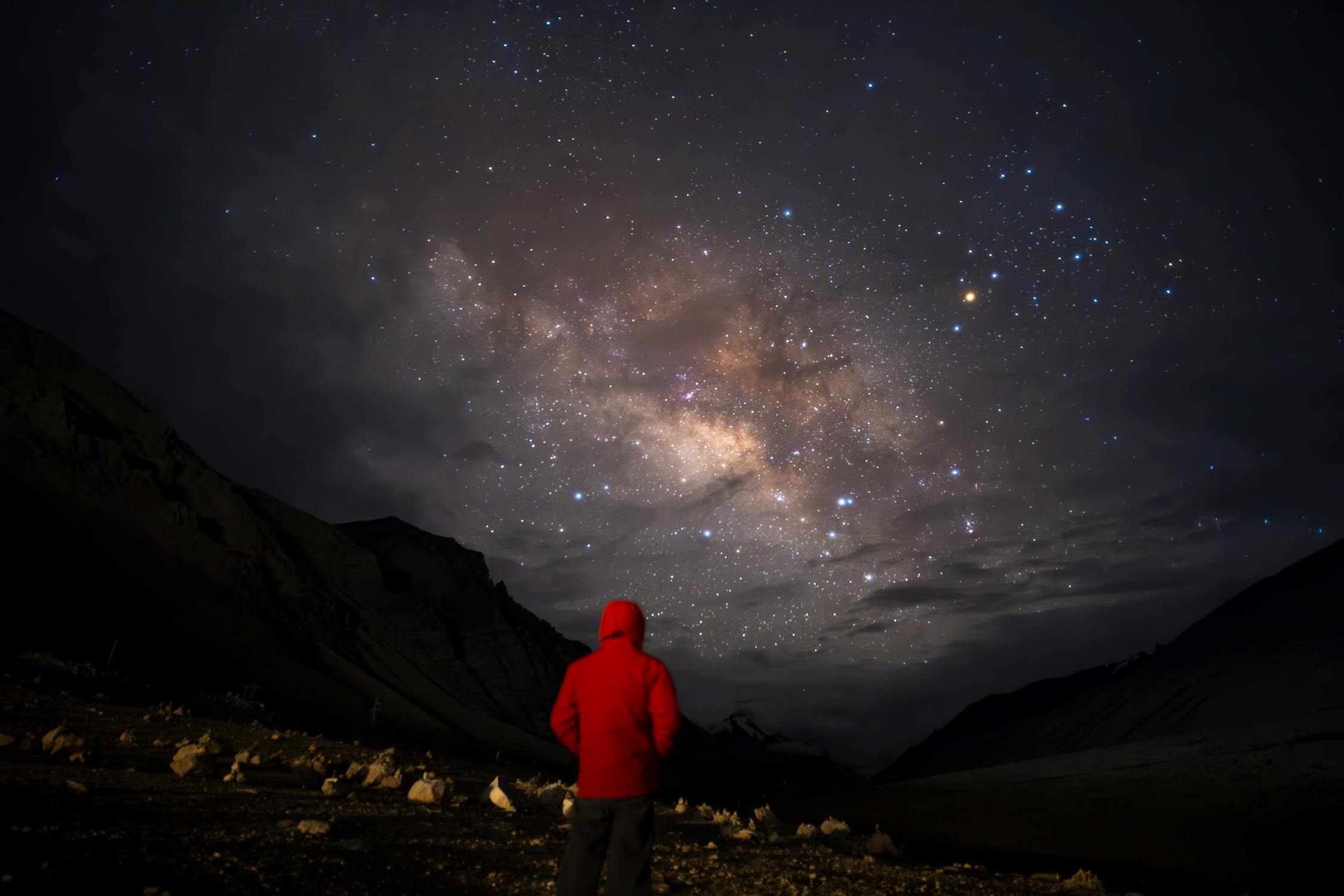 free photo of back view of a man standing under a starry night sky