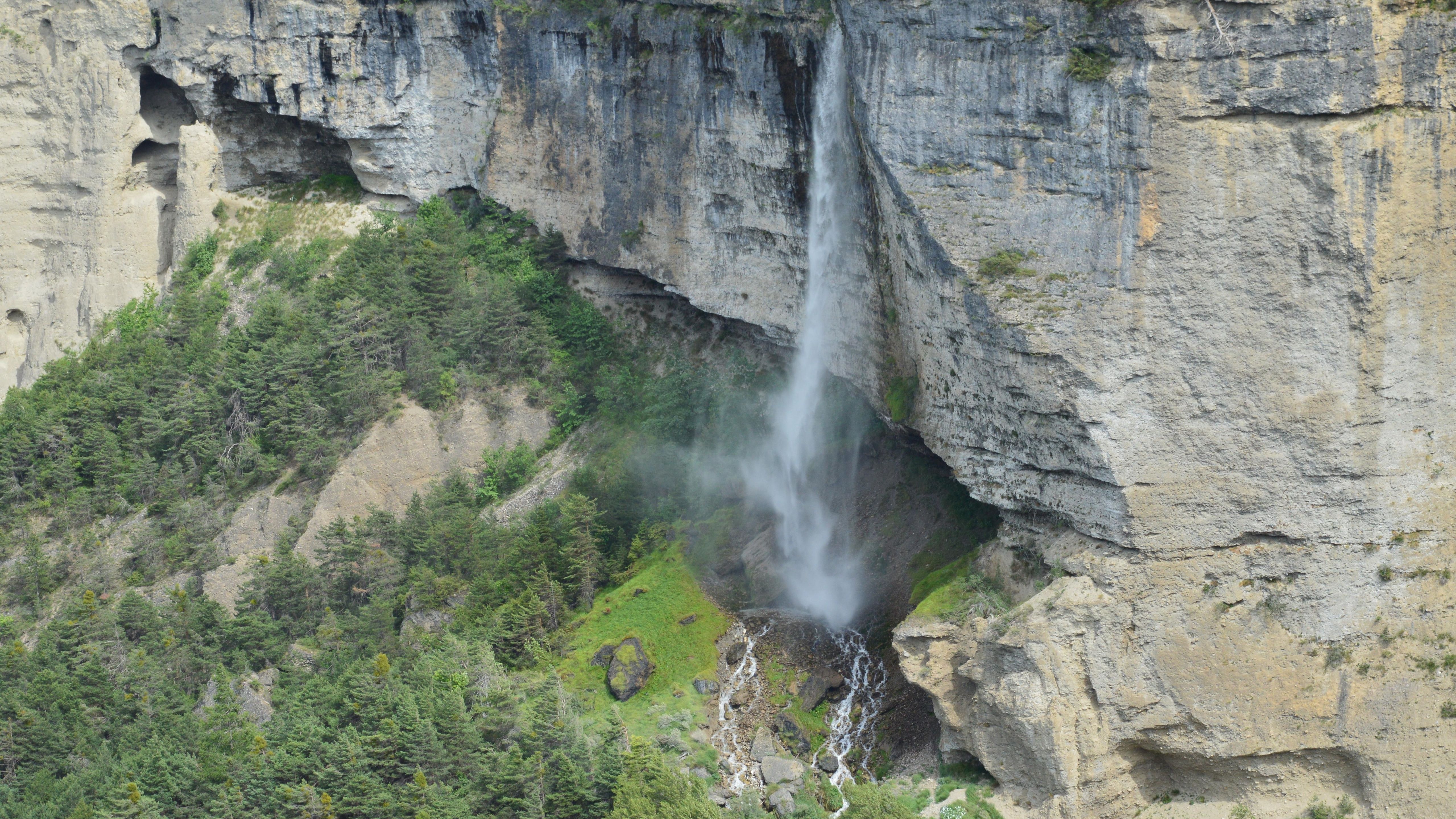 Waterfall on the Plateau de Guillestre in France · Free Stock Photo