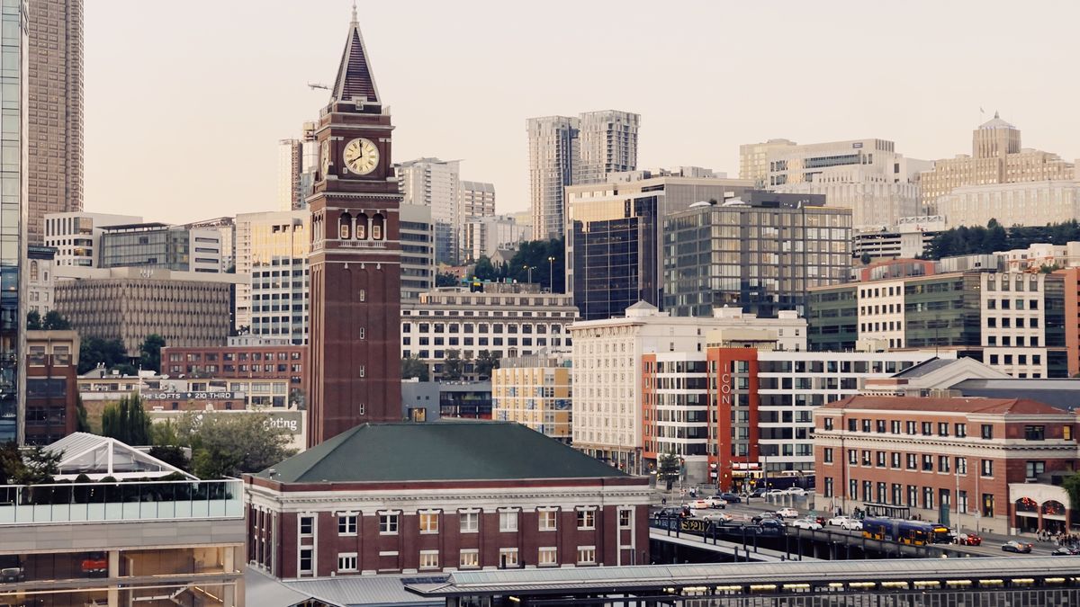 Top Seattle, WA Birthday Freebies With No Purchase Necessary: Safe Entry Guide